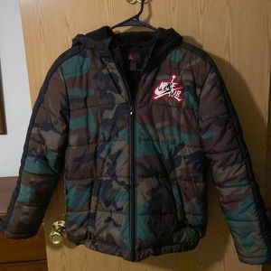 Boys 12-13 yrs Large Camouflage NIKE AIR Jordan Hooded Jacket